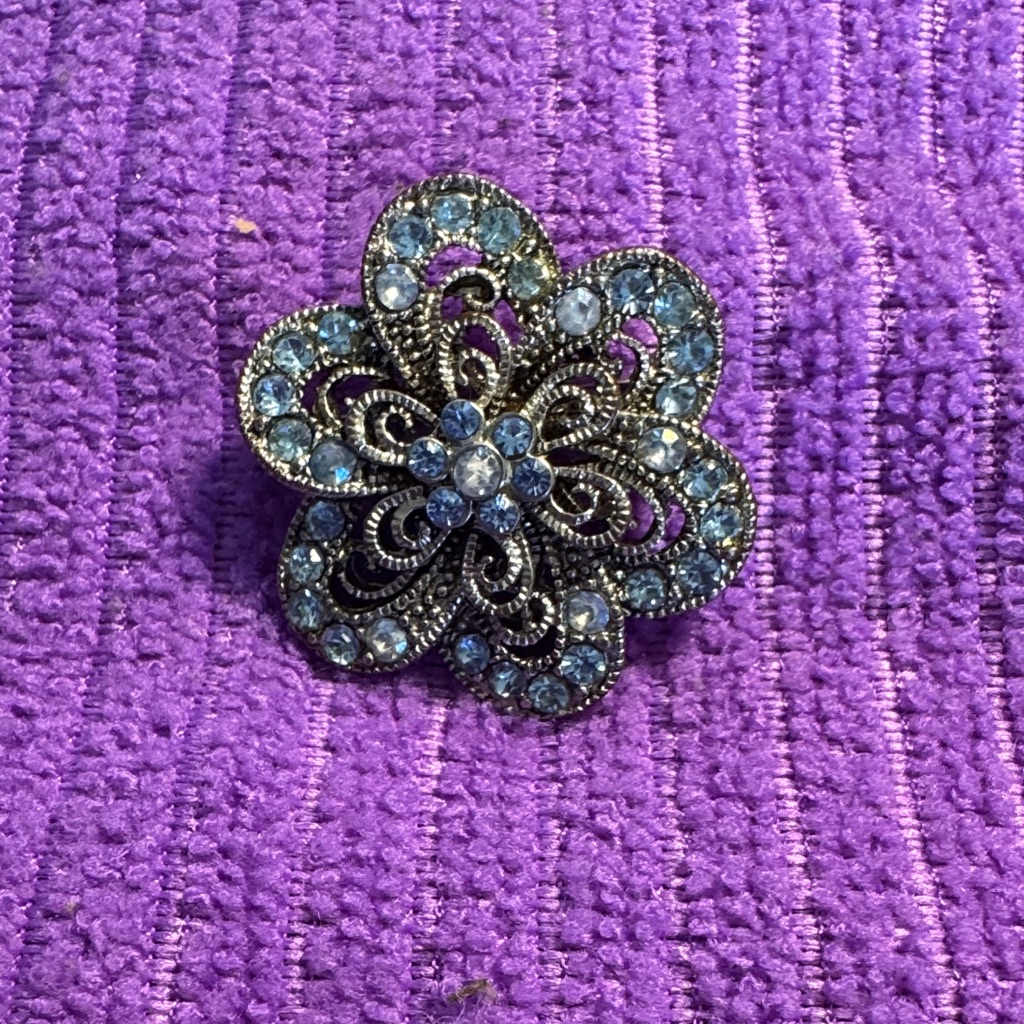 Elegant Vintage Silver Tone And Blue Rhinestones Floral Brooch 15$